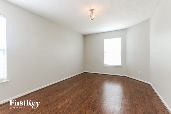 Building Photo - 15499 Border Dr