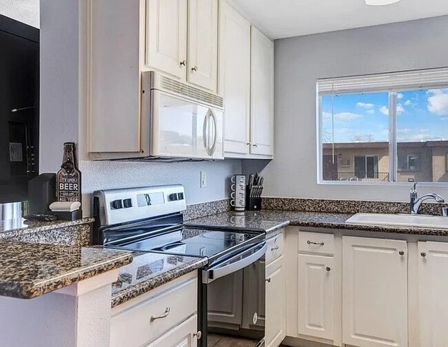 Building Photo - 2-Bed, 1.5-Bath Condo in Convenient El Cajon Location