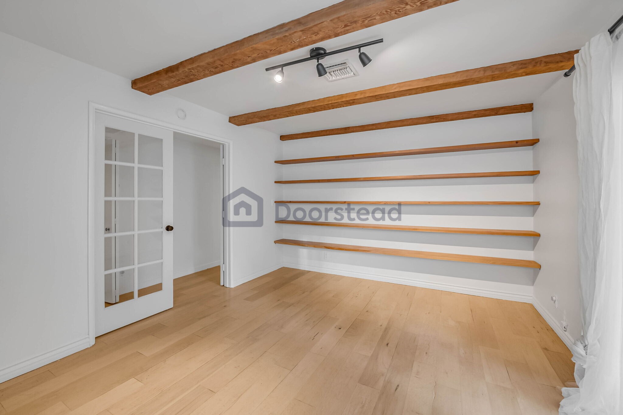 Building Photo - 5368 Calatrana Dr