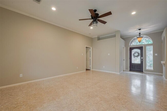 Building Photo - 9502 Willow Crossing Dr