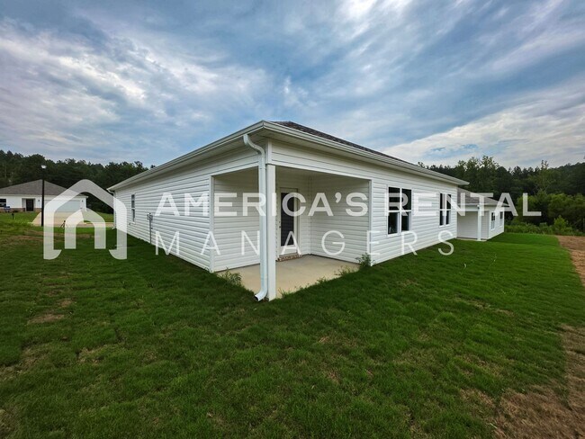 Building Photo - Space to Live, Style to Love!