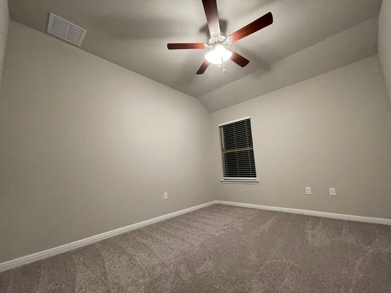 Building Photo - 300 La Joya Pass