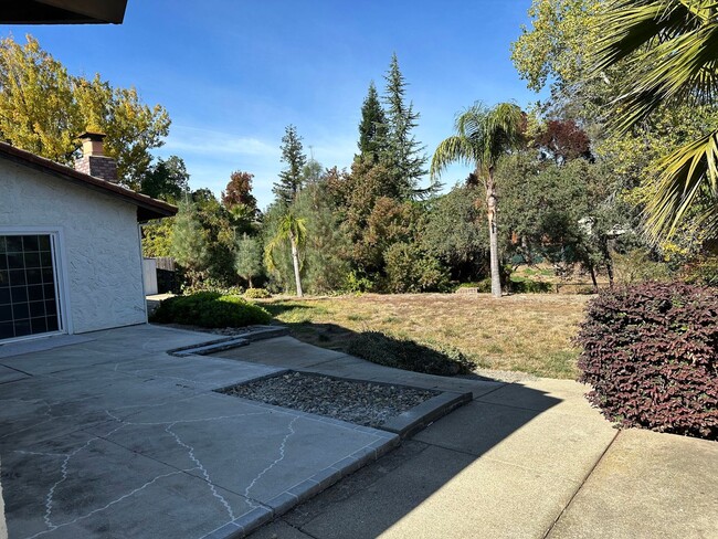 Building Photo - Mature dog considered. Nice home, convenient location off Placer & Wisconsin, Rdg.