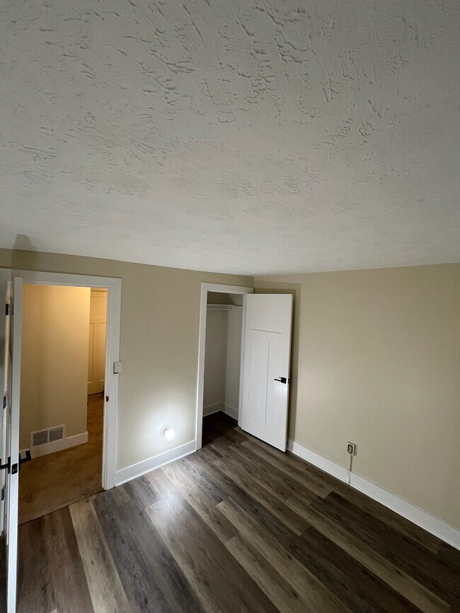 Building Photo - 577 Pine Line Dr