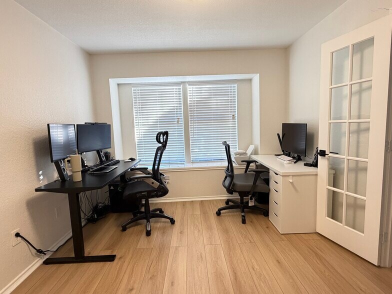 Building Photo - 921 Matilda Dr