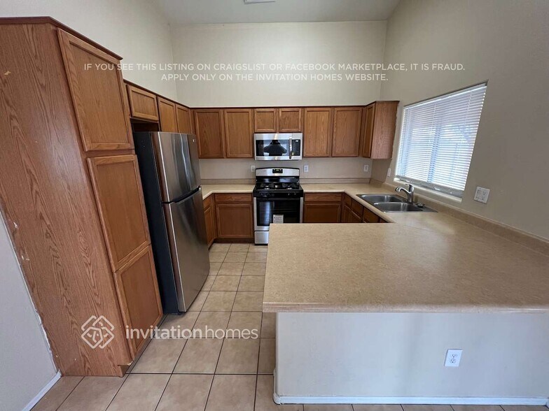 Building Photo - 5421 W Grove St