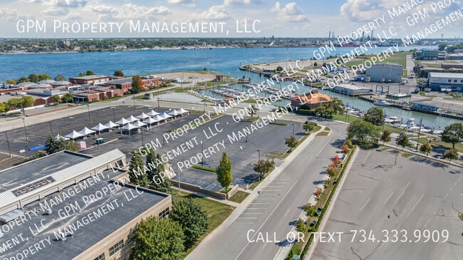 Building Photo - 412 Grand River Ave