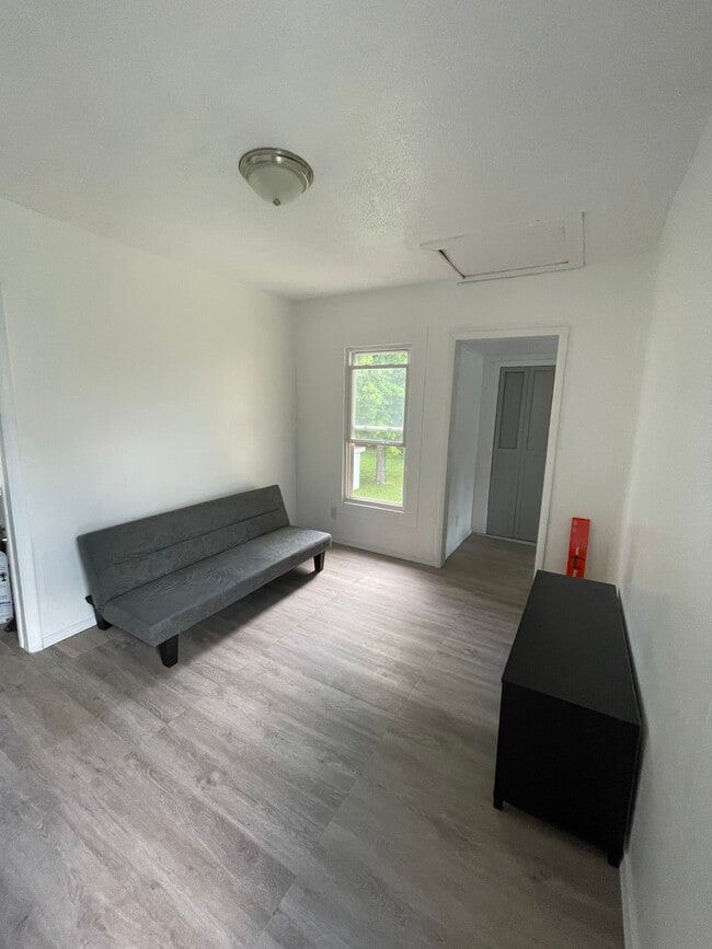 Building Photo - 23 Chamberlain St