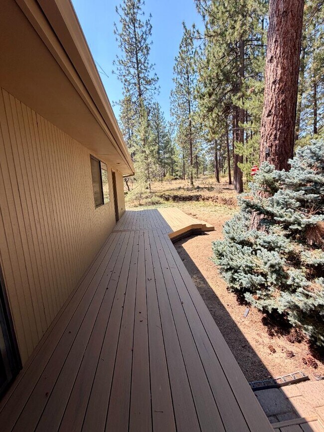 Building Photo - 61171 Minaret Cir