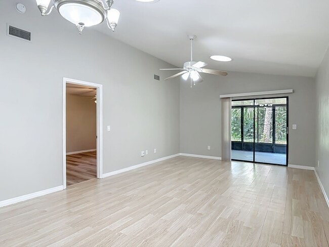 Building Photo - UPDATED 2 Bed, 2 Bath Home with Screened Lanai & Garage!