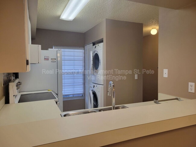 Building Photo - 4903 Myrtle Oak Dr