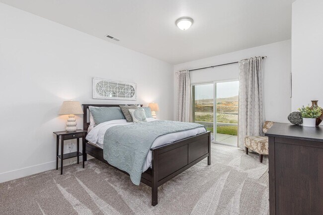 Building Photo - Great West Richland Location