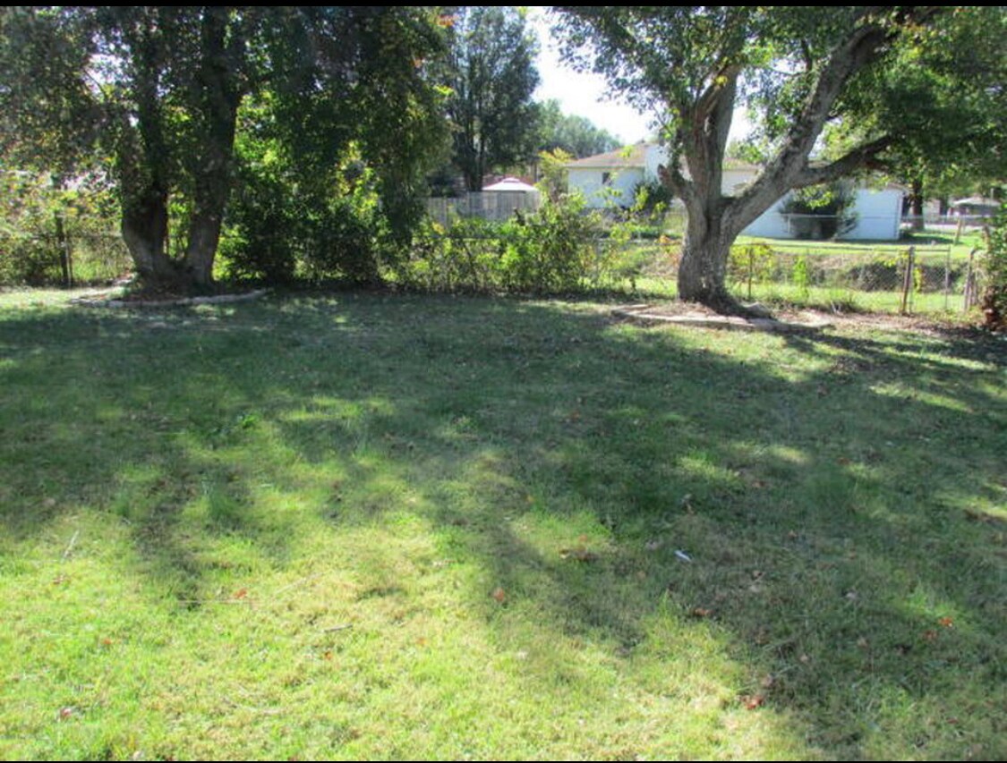 Building Photo - 3602 Pinecroft dr