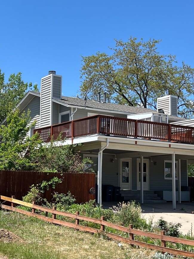 Building Photo - 4 Bedroom Gardener's Delight With Rooftop Patio, Privacy and Covered Parking