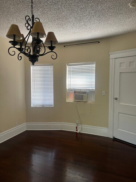 Building Photo - 428 Cypress Ave