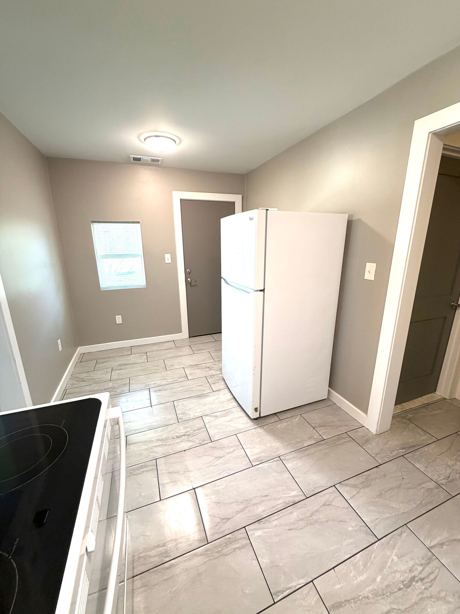 Building Photo - 2248 Areba St