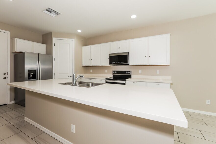 Building Photo - 9259 E Static Ave