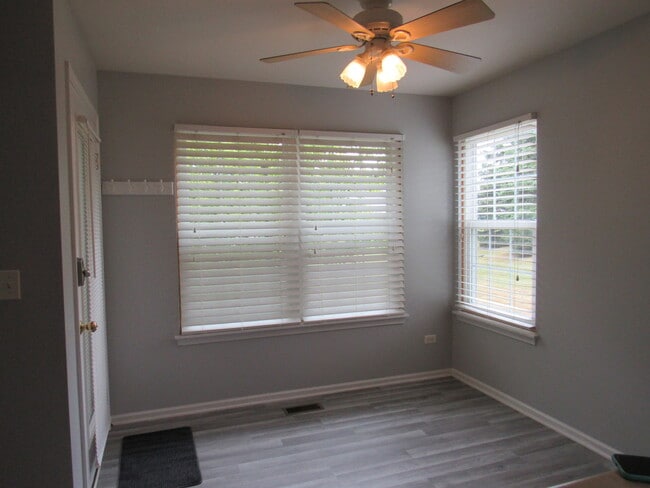 Building Photo - 1202 N Red Oak Cir
