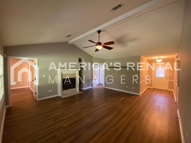 Building Photo - DEPOSIT PENDING!!! - Home for rent in Tuscaloosa! Available to View Now!