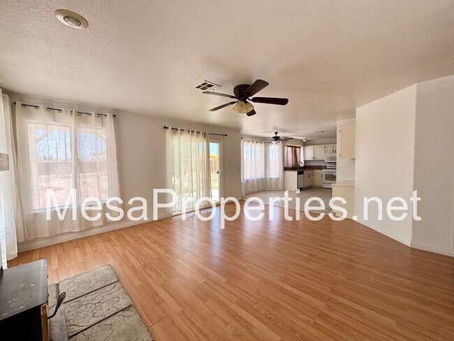 Building Photo - 12530 High Desert Rd