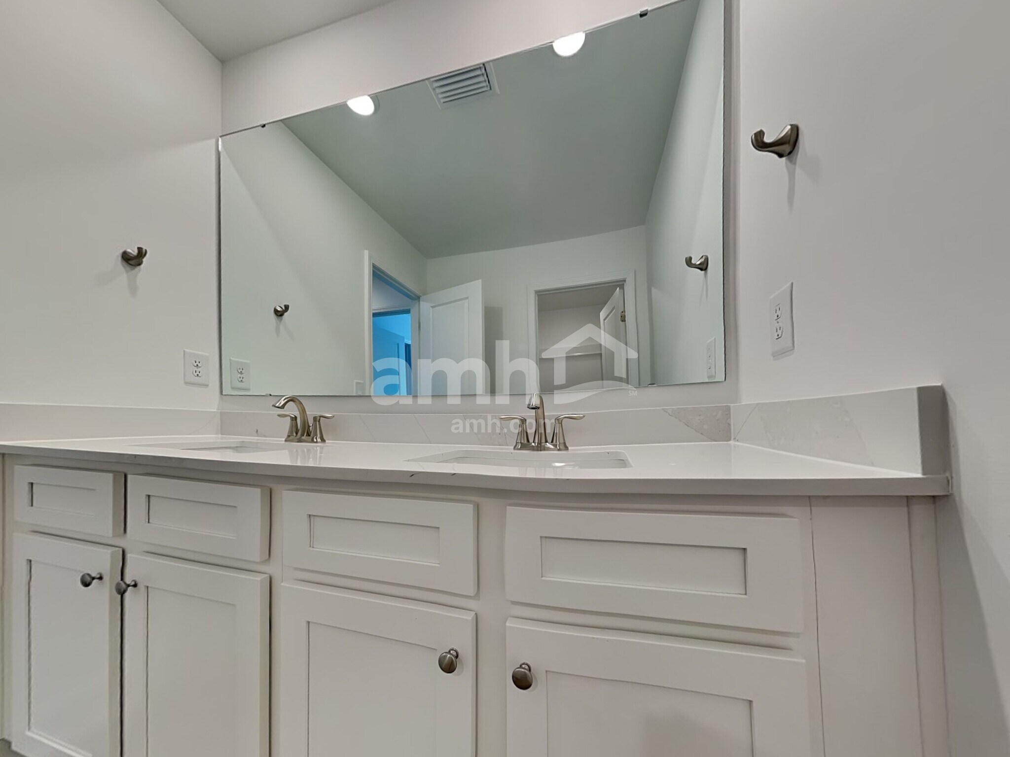 Building Photo - 102 Bellows Bnd