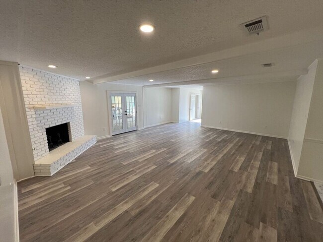 Building Photo - Newly renovated Single-Family Home in Shenandoah Estates Subdivision!