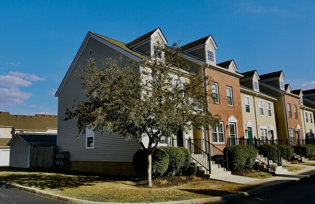 Primary Photo - 8330 Bruntsfield Rd