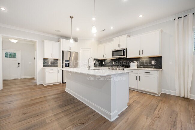 Building Photo - 19016 Yellow Birch Dr