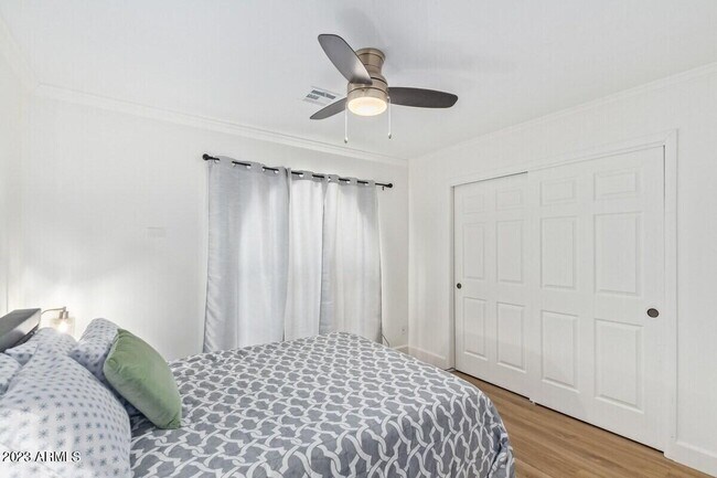 Building Photo - 5253 E Beck Ln