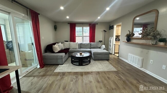 Building Photo - 8 Cosgrove Ct