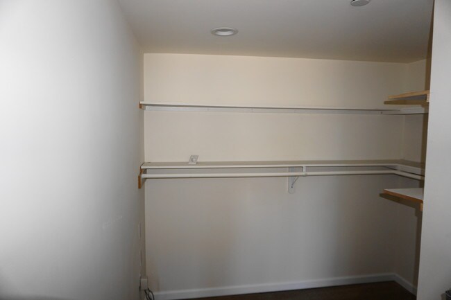 Building Photo - 9126 Langdon Ave