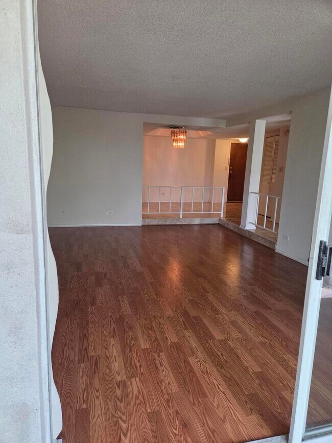 Building Photo - 3720 Inverrary Dr