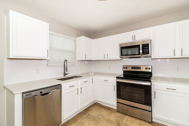 Building Photo - 1021 Shadow Creek Blvd