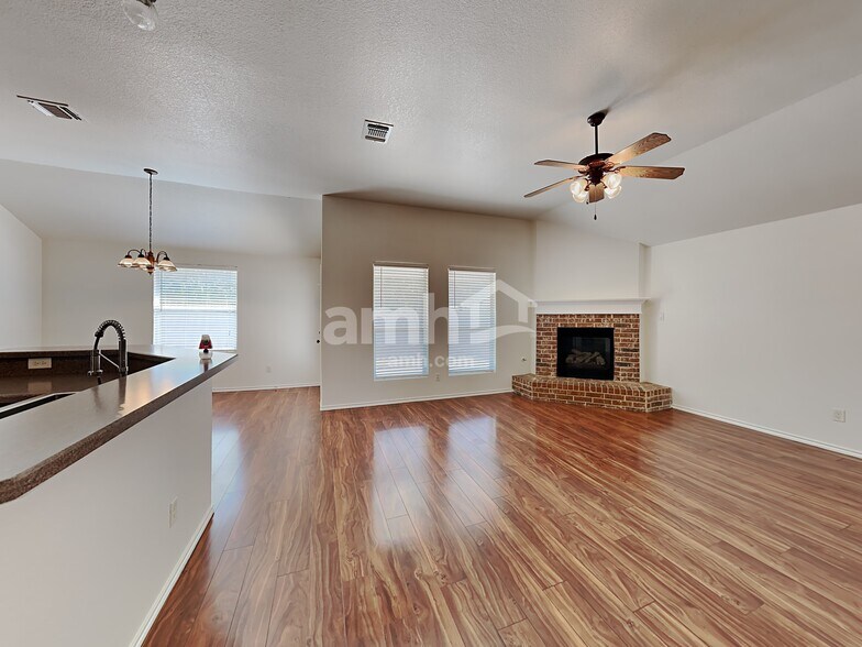 Building Photo - 6928 Denver City Dr