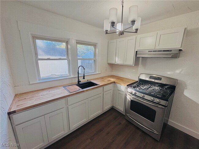 Building Photo - 308 Cole Ave