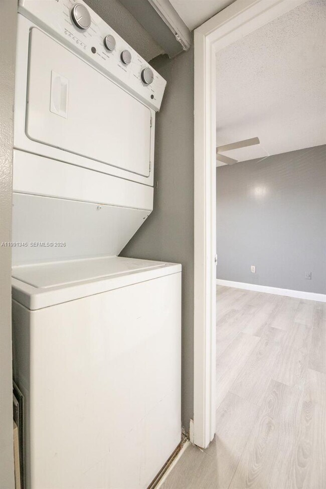 Building Photo - 851 NE 209th Terrace