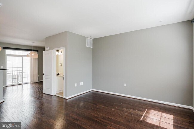 Building Photo - 557 Rhapsody Ct