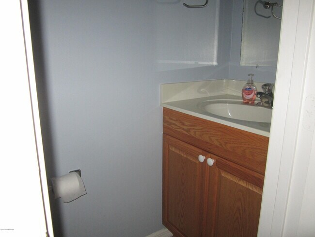 Building Photo - 48 Bogart Pl