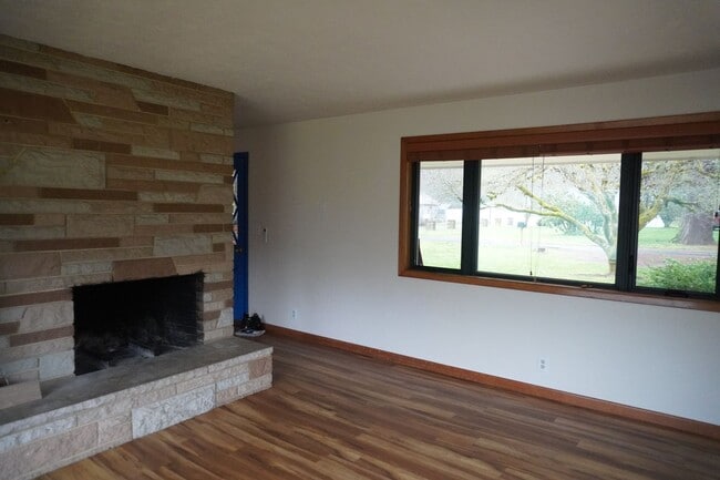 Building Photo - 5716 Alki Rd