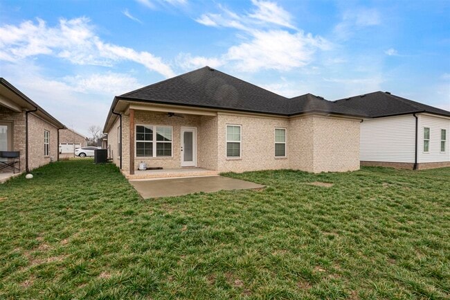 Building Photo - 821 Poplar Log Dr