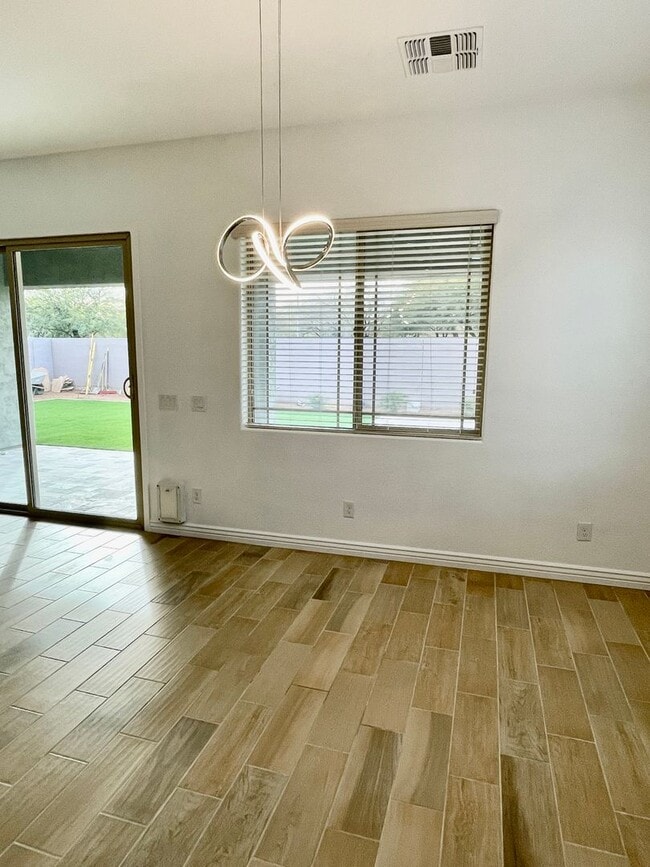 Building Photo - Gorgeous 3 Bed/2.5 Bath + Den Home In Chandler! Gated Community & Upgrades Throughout Home!