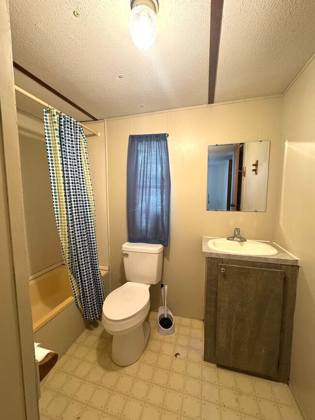 Building Photo - Sweet 2 Bedroom 2 Bathroom singlewide in Green Acres Mobile Home Park in Greenwood, FL