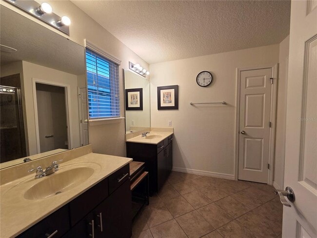 Building Photo - 11842 Silverlake Park Dr