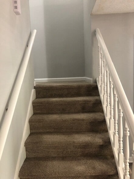 Building Photo - 117 E Circle Dr