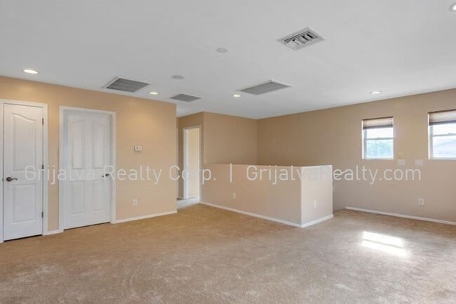 Building Photo - Beautiful 3 Bedroom 3 Bath House in Drexel...
