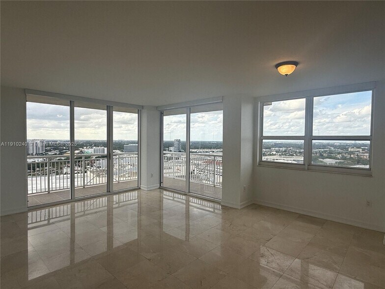 Building Photo - 19501 W Country Club Dr