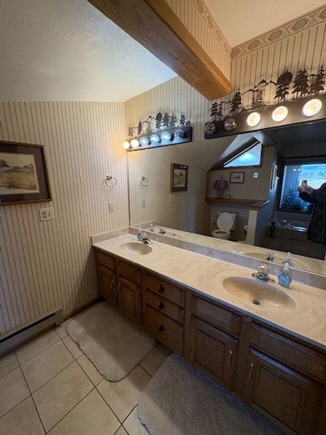 Building Photo - Stunning 3-Bedroom, 2-Story Townhome for Rent – 3,000 sq ft