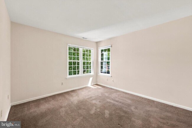 Building Photo - 502 Diamond Dr