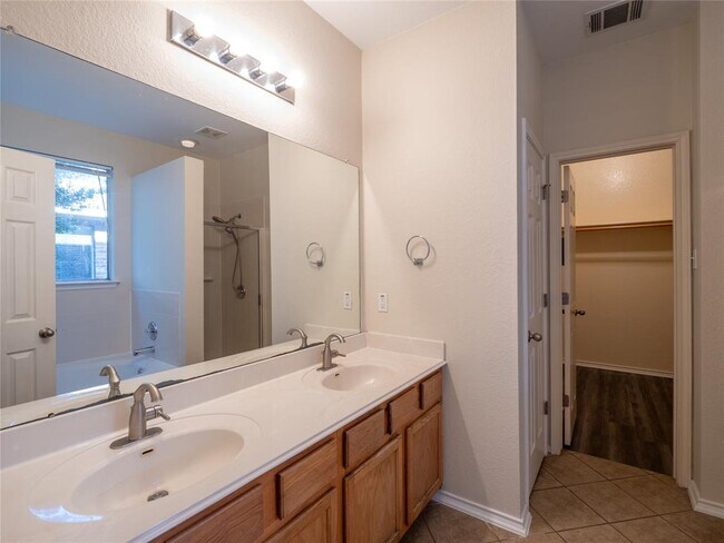 Building Photo - 1710 Lomita Dr
