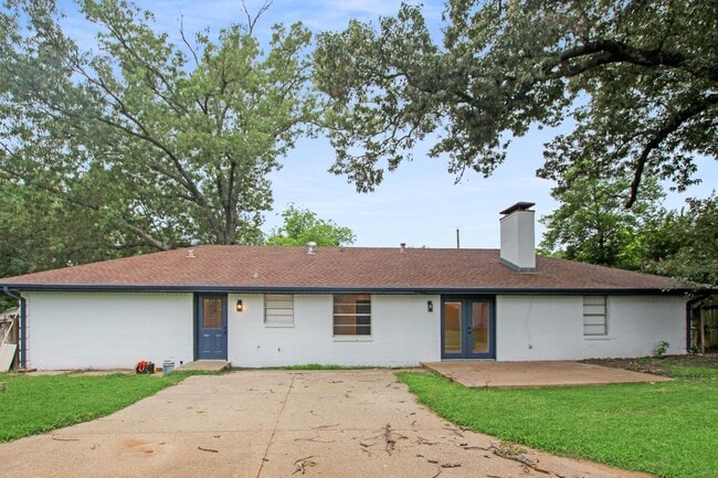Building Photo - Coming Soon: Stunning 4-bedroom, 2-bath be...